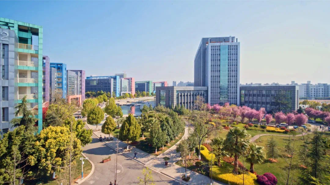 知名企業(yè)紛紛“要人”，這所70年職校的秘訣在哪？