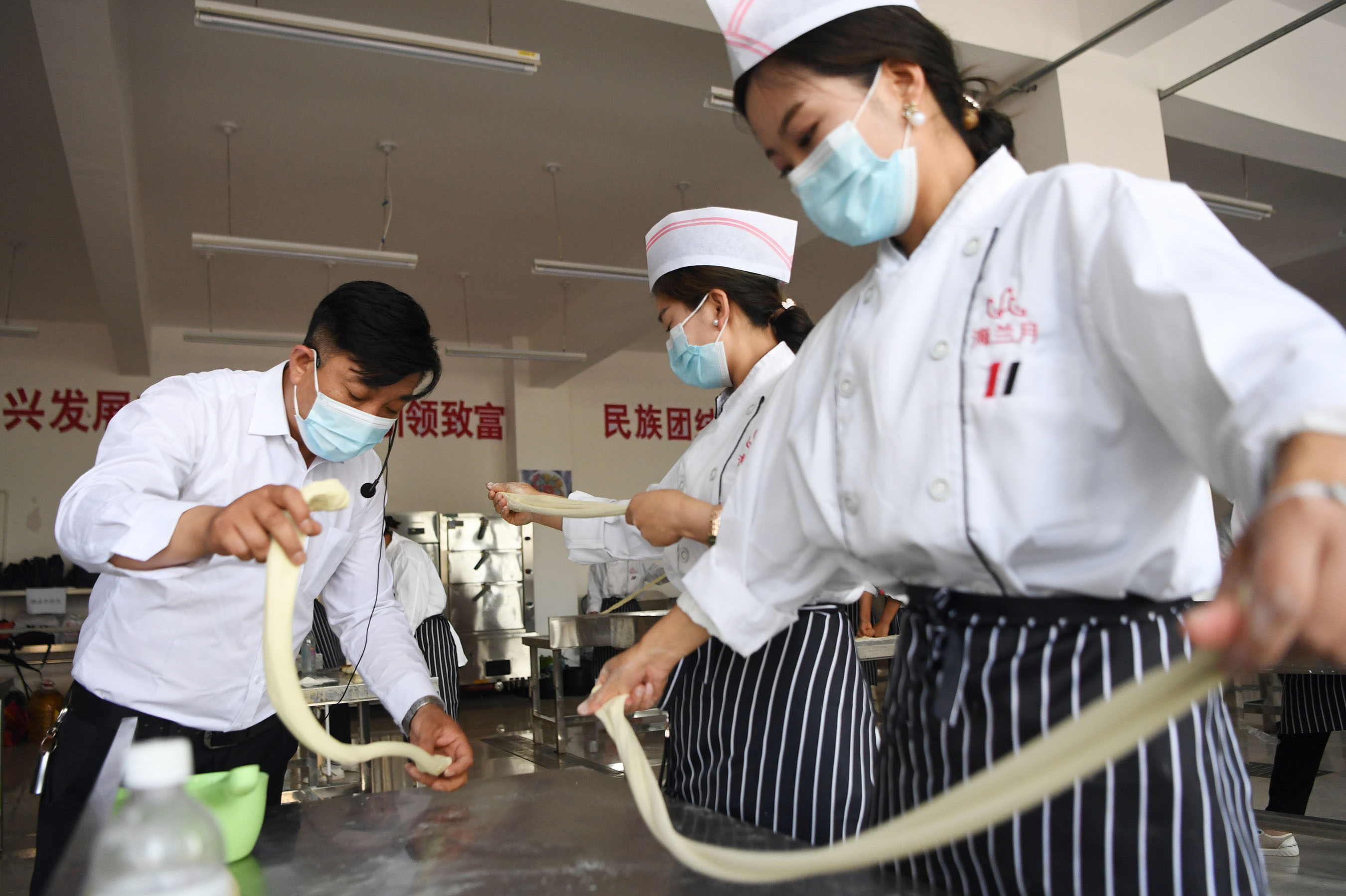 “保特色”與“重規(guī)范”可否兼得？