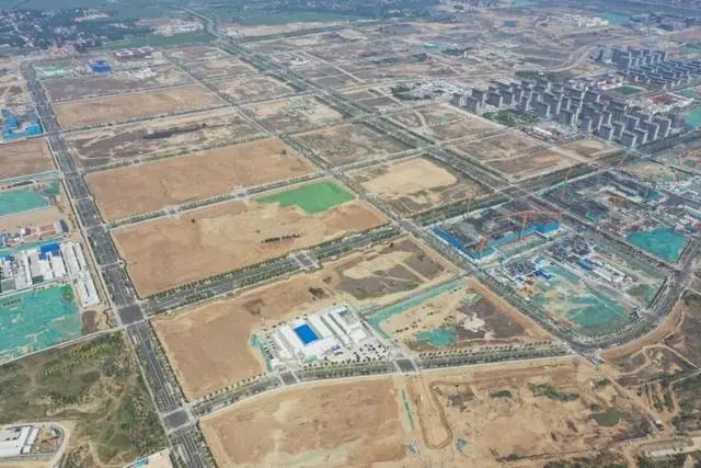 高質(zhì)量建設(shè)、高水平管理、高質(zhì)量疏解發(fā)展——河北雄安新區(qū)建設(shè)發(fā)展一線觀察