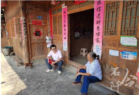 辦實(shí)事 暖人心 促發(fā)展 ——記新華社計(jì)財(cái)局副高級(jí)會(huì)計(jì)師，石阡縣龍?zhí)伶?zhèn)困牛山村駐村第一書記兼龍?zhí)伶?zhèn)黨委副書記劉坤