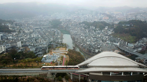 新春走基層丨“小”場(chǎng)景涌動(dòng)經(jīng)濟(jì)“大”能量——小店、小廠、小站、小村探訪記